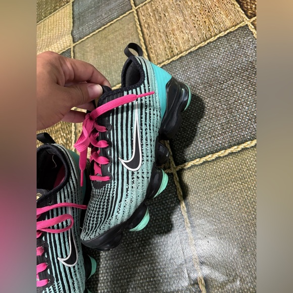 Nike Women's Sneakers in Teal and Pink - Picture 4 of 10